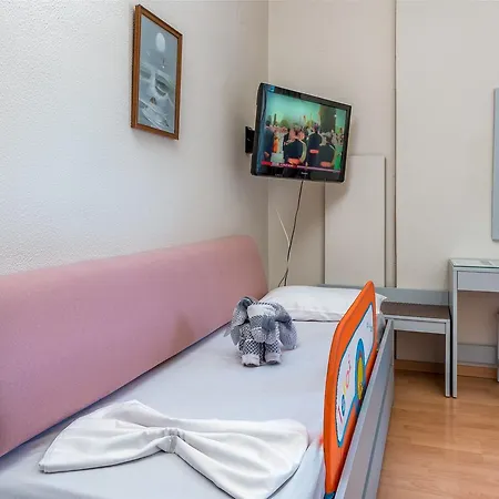 Aparthotel 7palms 2*
